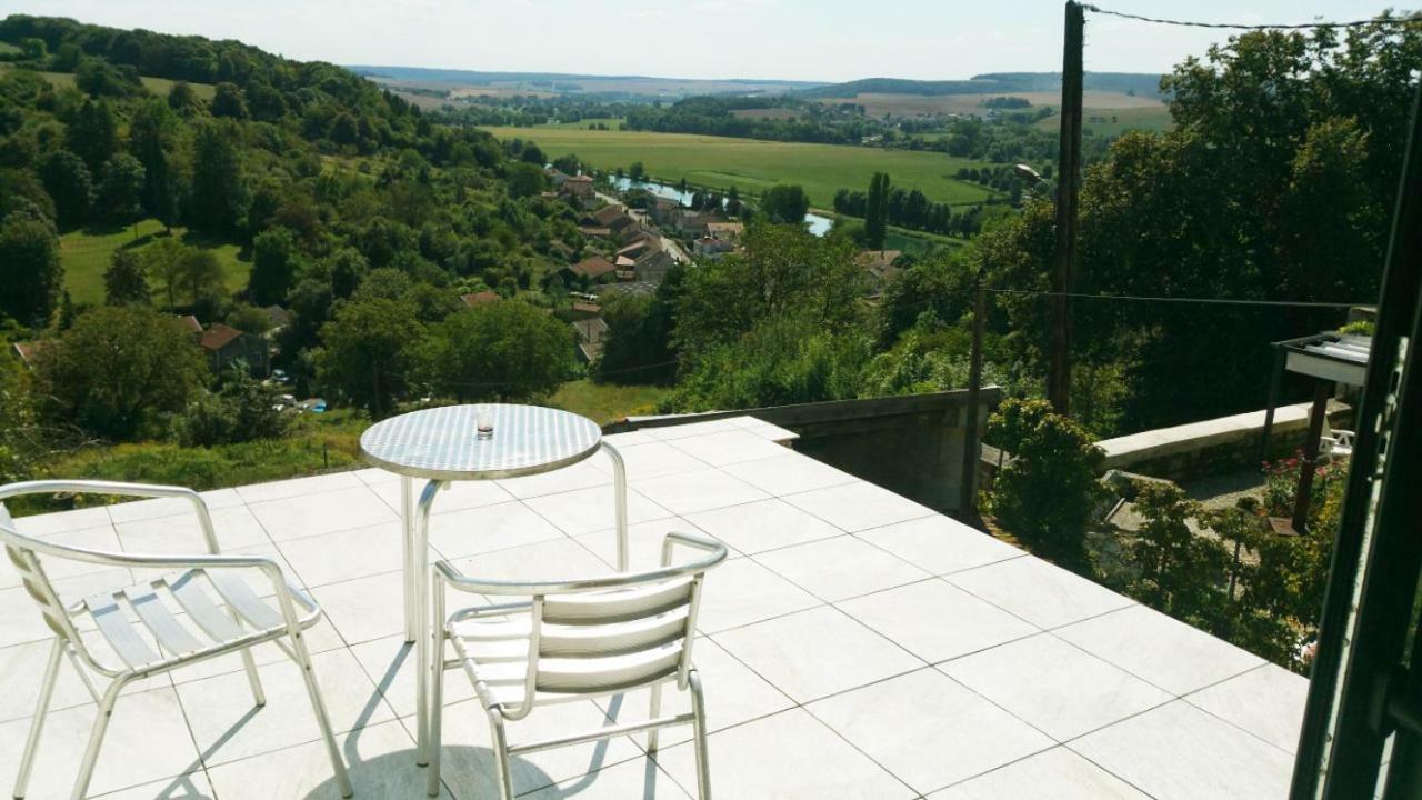 B&B Chez Fouchs - Chambre D'Hotes Dun-sur-Meuse Esterno foto